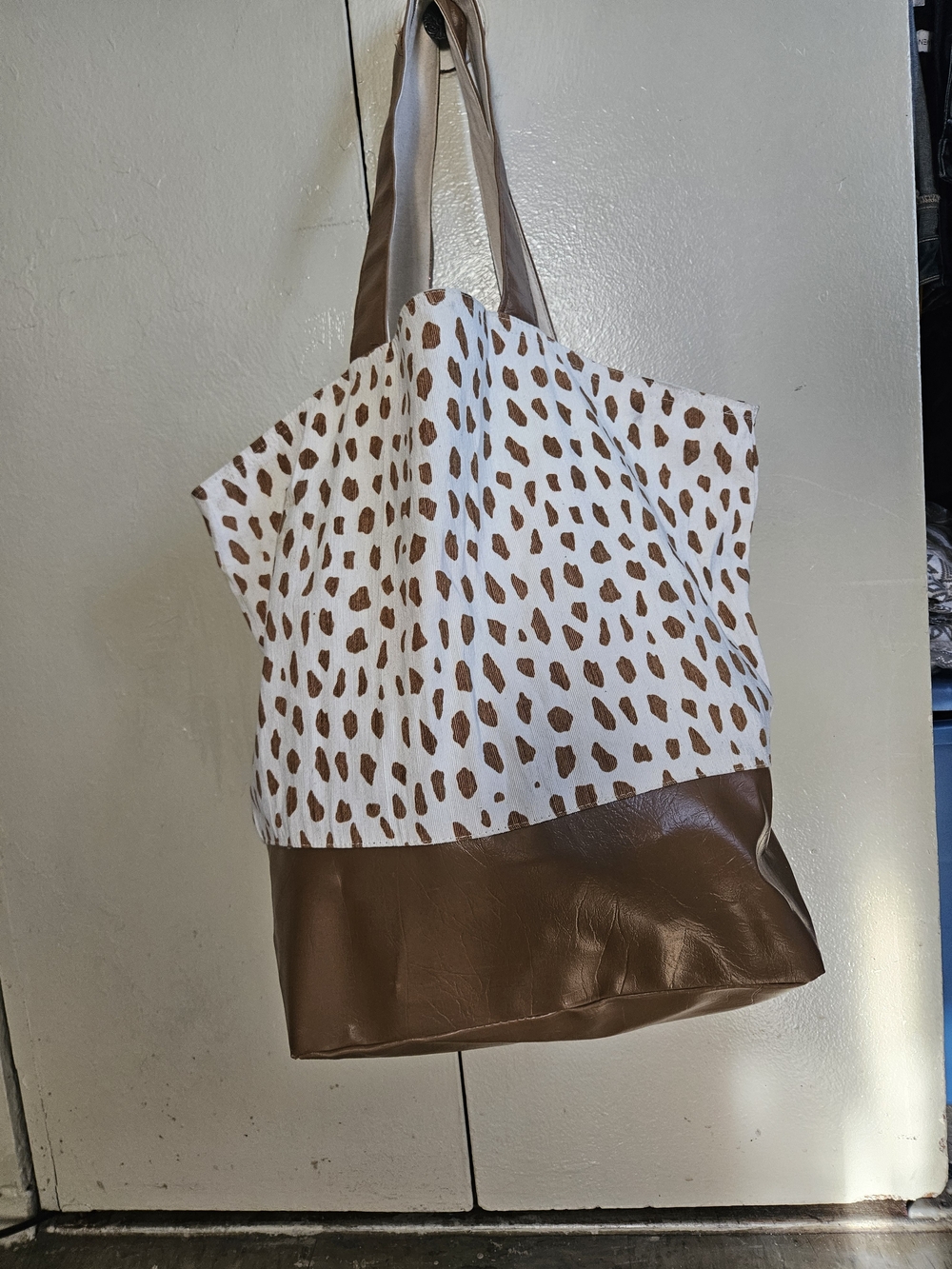 Stylish Brown Spot-Print Tote Bag